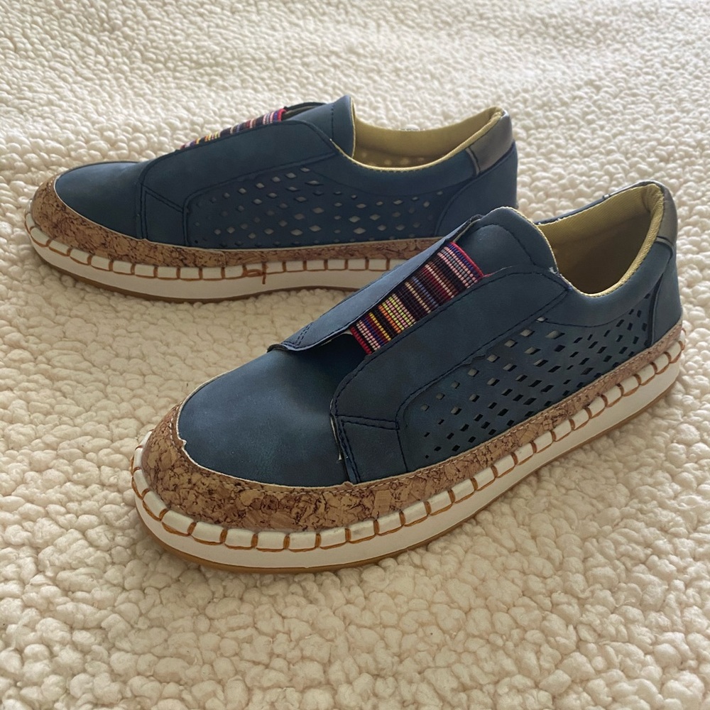Cute no lace sneakers!